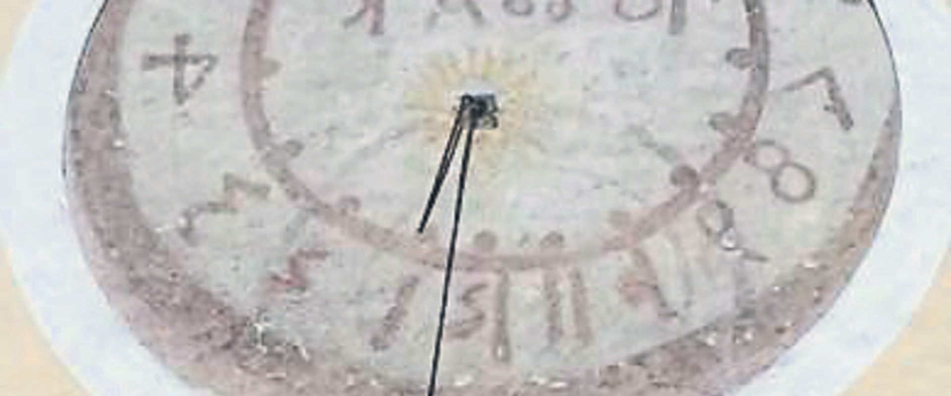 So passen Sie eine Sonnenuhr an Ihren Breitengrad an
