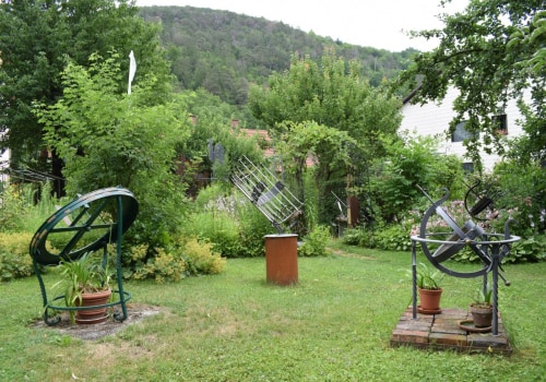 Die faszinierende Geschichte und Funktion von Gartensonnenuhren